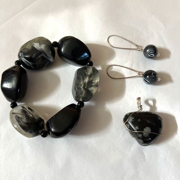 Black & Gray Snowflake Obsidian Pendant w/ Plastic Bracelet & Drop Earrings Set - Picture 3 of 16